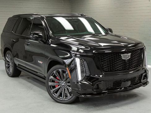 Used 2025 Cadillac Escalade V image 8