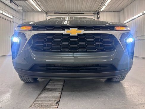 Used 2025 Chevrolet Trax LS w/ LS Convenience Package FWD image 11