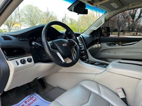 Used 2020 Cadillac Escalade ESV Luxury image 12