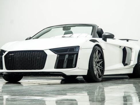 Used 2018 Audi R8 V10 AWD/4WD image 16