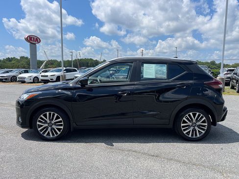 Used 2023 Nissan Kicks SV FWD image 2