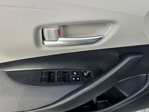 Used 2021 Toyota Corolla LE image 25