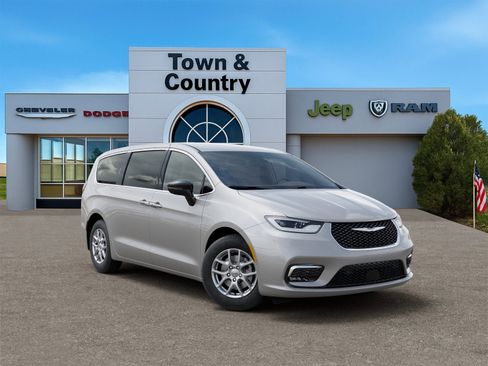 New 2026 Chrysler Pacifica Select image 5