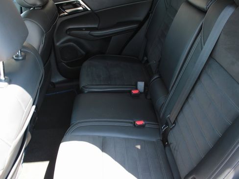 Used 2023 Mitsubishi Outlander SE image 13