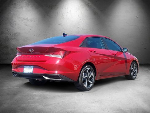 Certified 2023 Hyundai Elantra SEL w/ Convenience Package FWD image 3