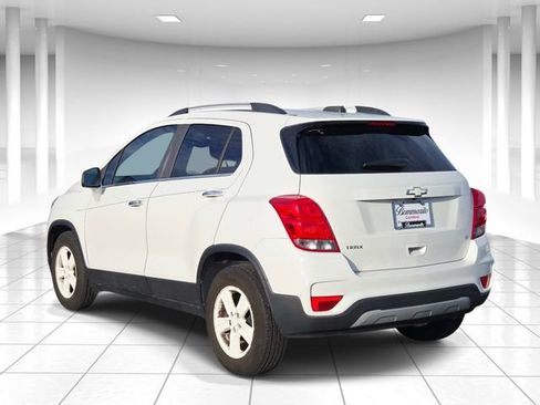 Used 2017 Chevrolet Trax LT w/ LT Convenience Package FWD image 3