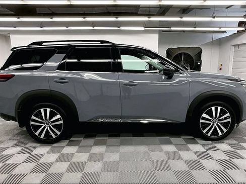 Used 2024 Nissan Pathfinder Platinum AWD/4WD image 15
