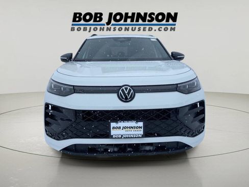 Used 2025 Volkswagen Tiguan SE R-Line image 2