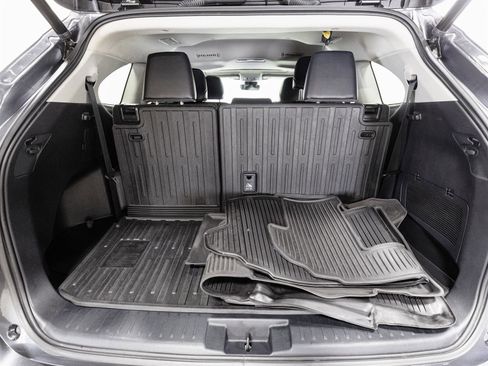 Certified 2023 Toyota Highlander XLE image 12