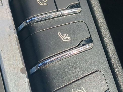 Used 2021 Porsche Macan image 25