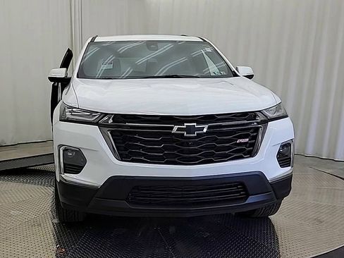 Used 2023 Chevrolet Traverse RS image 3