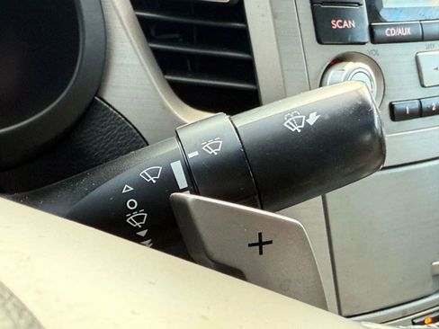 Used 2013 Subaru Legacy 2.5i Premium w/ All-Weather Pkg + Moonroof image 24