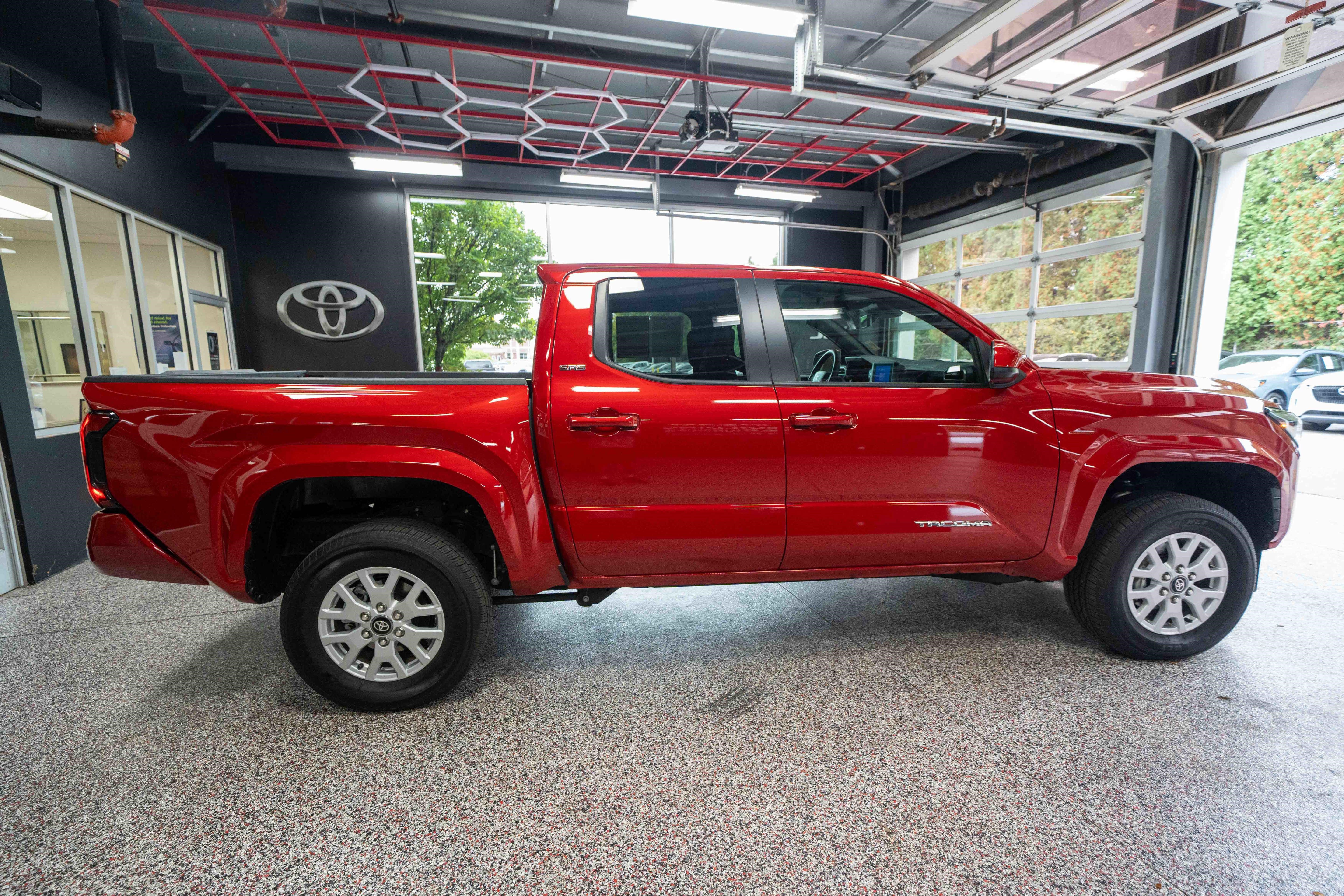 Certified 2026 Toyota Tacoma SR5 AWD/4WD image 5