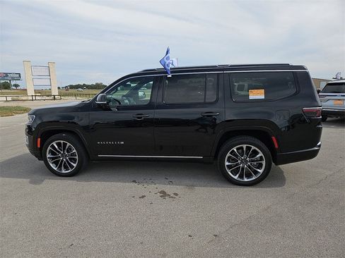 Used 2024 Jeep Wagoneer Series III w/ Premium Group I image 2