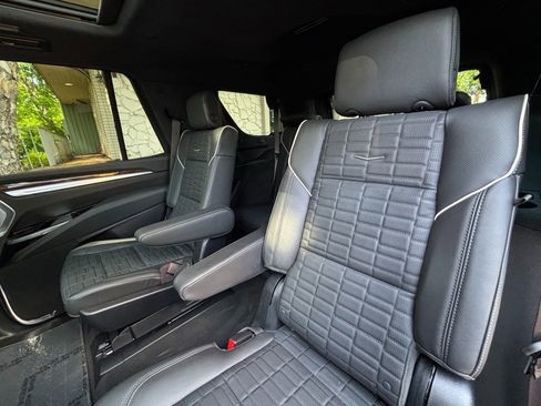 Used 2025 Cadillac Escalade Sport Platinum w/ LPO, ONYX Package AWD/4WD image 18