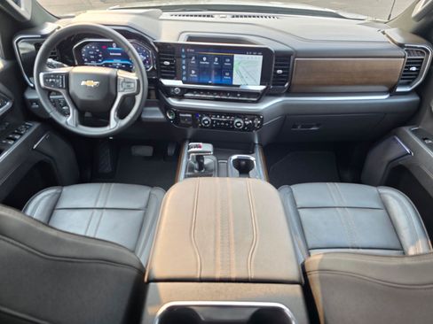 Used 2025 Chevrolet Silverado 1500 High Country w/ Technology Package AWD/4WD image 9