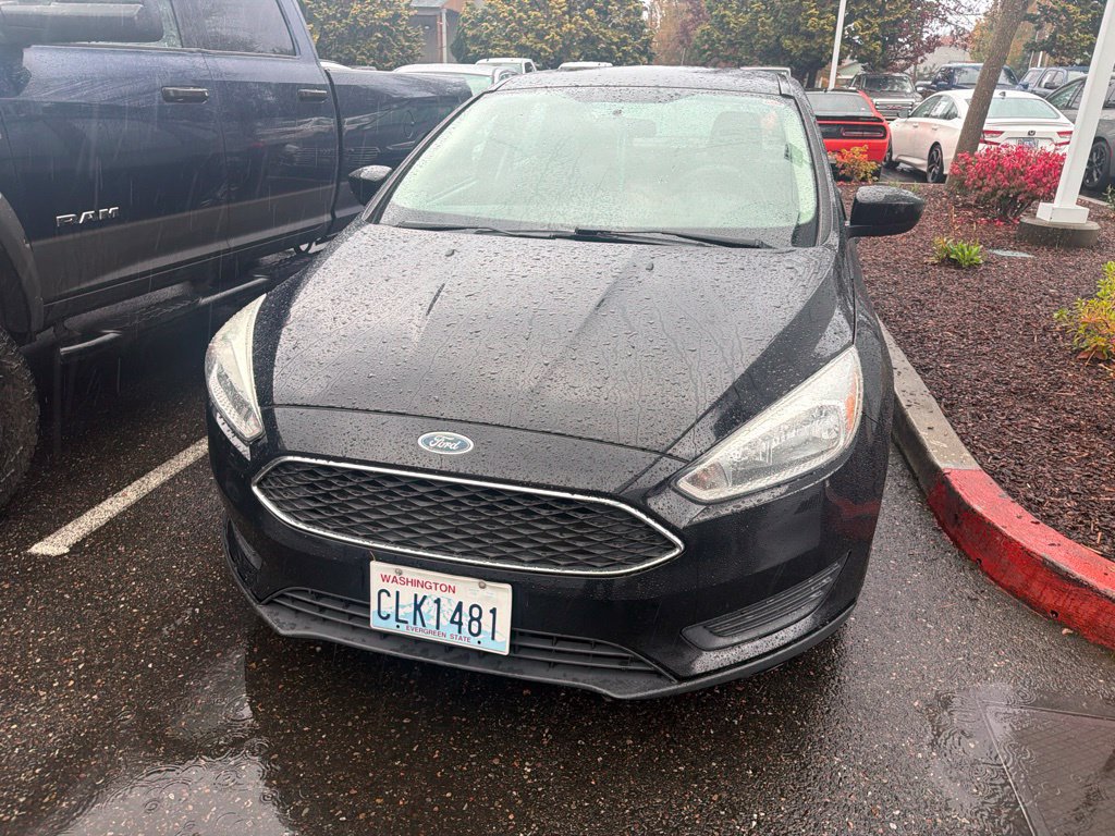 Used 2018 Ford Focus SE FWD image 2
