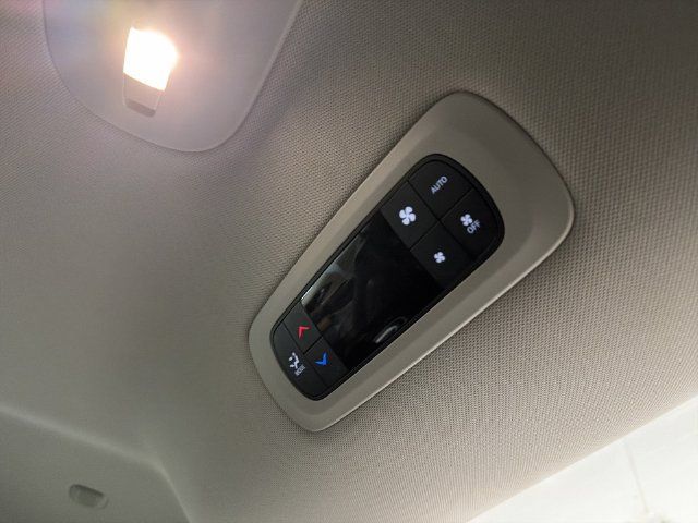 Used 2024 Chrysler Pacifica Touring-L FWD image 17