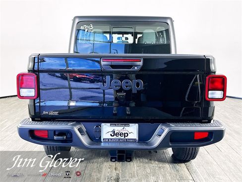 New 2025 Jeep Gladiator Sport image 6