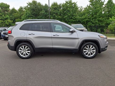 Used 2017 Jeep Cherokee Limited AWD/4WD image 8