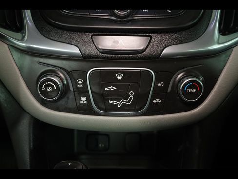 Used 2018 Chevrolet Equinox LS FWD image 19