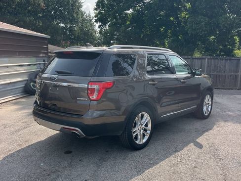 Used 2016 Ford Explorer XLT w/ Equipment Group 202A FWD image 3