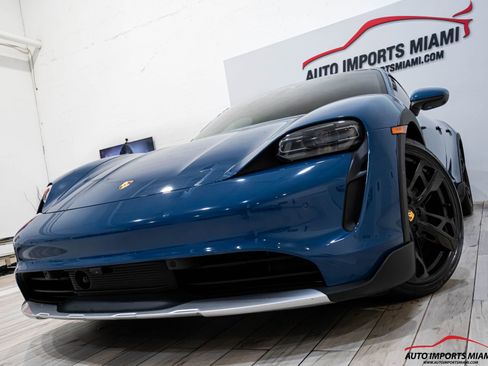 Used 2022 Porsche Taycan 4 Cross Turismo image 2