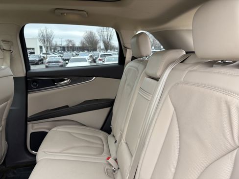 Used 2019 Lincoln Nautilus Reserve image 32