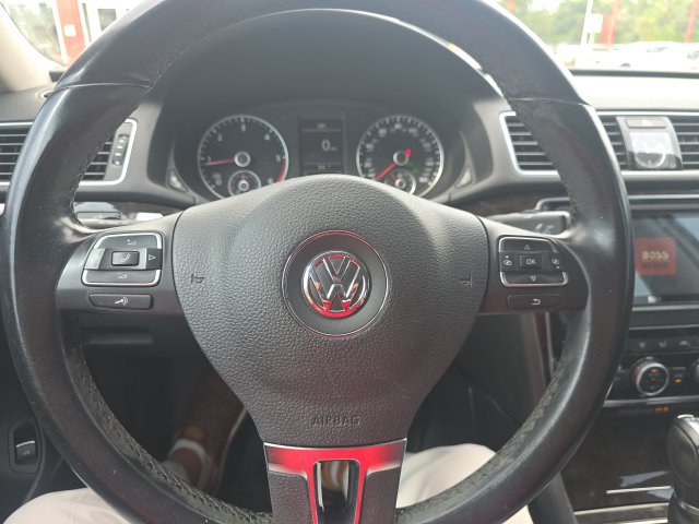 Used 2014 Volkswagen Passat TDI SEL Premium FWD image 15