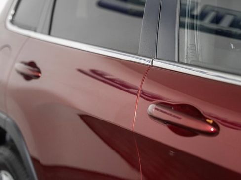 Used 2019 Jeep Cherokee Latitude w/ Popular Appearance Group image 16