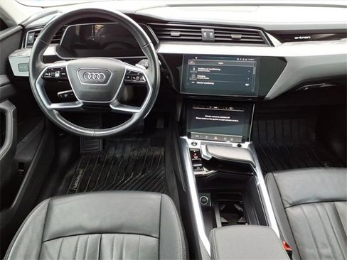 Used 2022 Audi e-tron Premium w/ Convenience Plus Package image 12