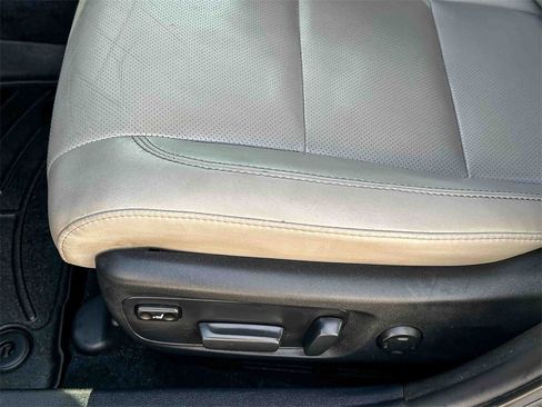 Used 2017 Toyota Avalon Limited image 15