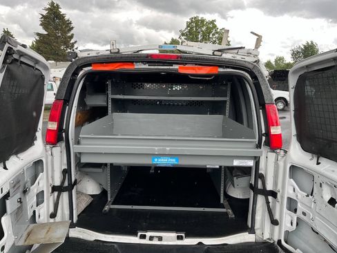 Used 2018 Chevrolet Express 2500 w/ Driver Convenience Package RWD image 16