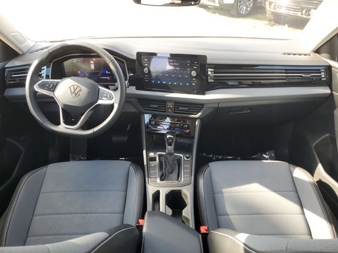 Used 2025 Volkswagen Jetta SE image 15