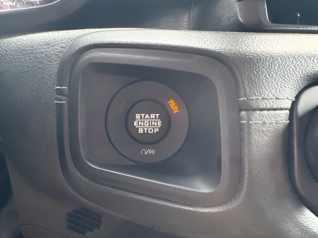 Used 2025 Jeep Gladiator Sport AWD/4WD image 17