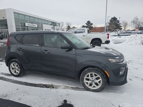 Used 2022 Kia Soul LX w/ Technology Package image 2