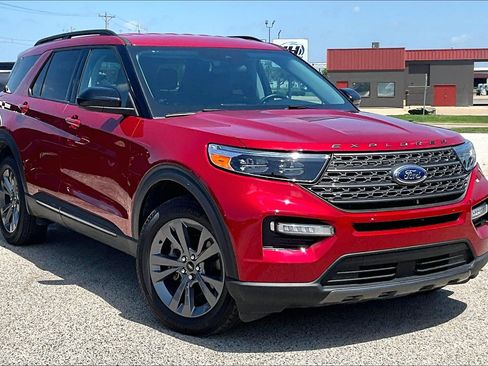 Used 2024 Ford Explorer XLT w/ Equipment Group 202A AWD/4WD image 37