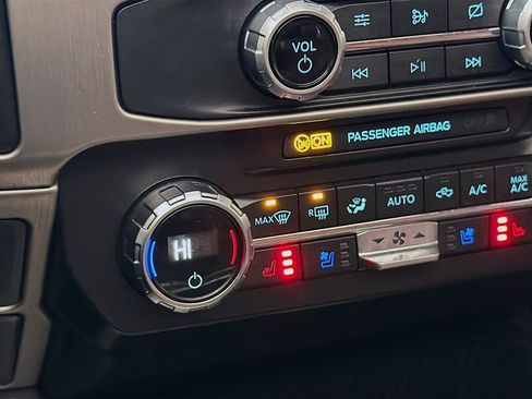 Used 2022 Ford F350 Platinum w/ FX4 Off-Road Package image 25