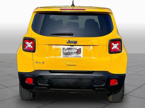 Used 2023 Jeep Renegade Latitude AWD/4WD image 5