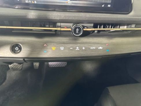 Used 2023 Nissan Ariya AWD image 23