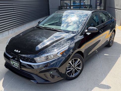 Used 2022 Kia Forte LXS FWD image 2