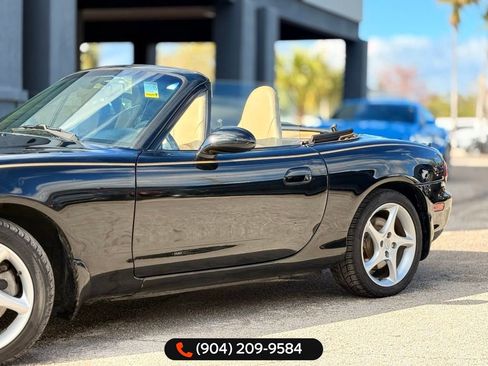 Used 2002 MAZDA MX-5 Miata image 4