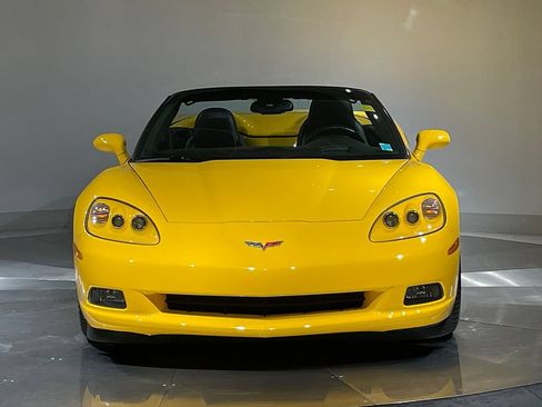 Used 2005 Chevrolet Corvette Coupe w/ Preferred Equipment Group RWD image 3
