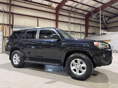 Used 2018 Toyota 4Runner SR5 AWD/4WD image 3