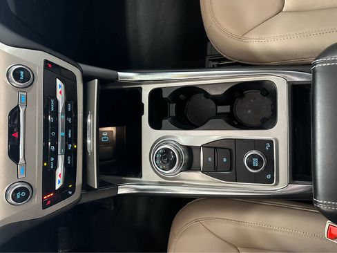 Used 2022 Ford Explorer XLT w/ Equipment Group 202A image 32