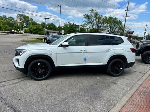 New 2026 Volkswagen Atlas SE FWD image 4