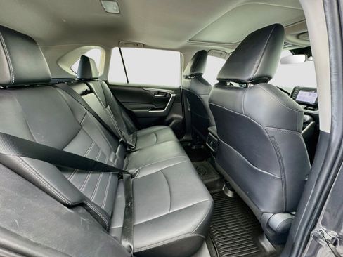 Used 2022 Toyota RAV4 XLE Premium FWD image 19