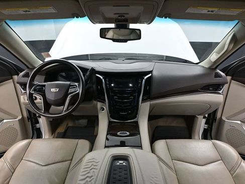 Used 2017 Cadillac Escalade ESV 4WD image 25