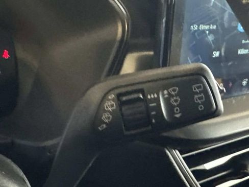 Used 2025 Ford Escape SE image 24