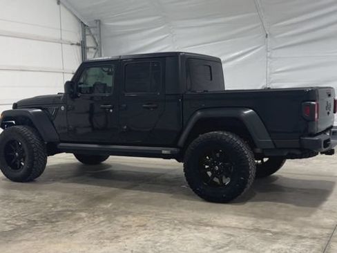 Used 2020 Jeep Gladiator Sport w/ Quick Order Package 24S AWD/4WD image 2